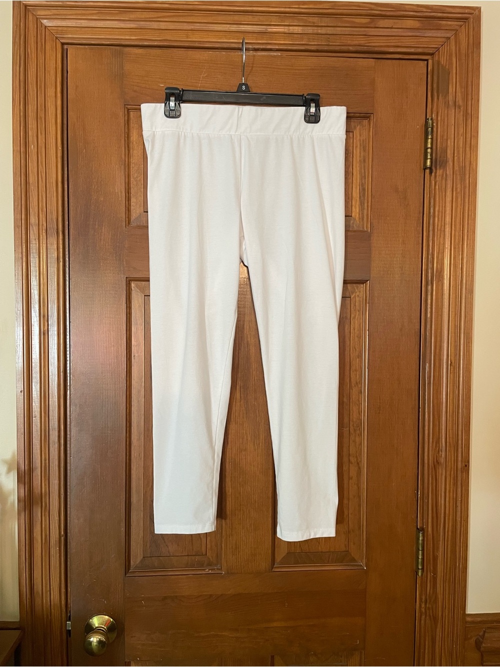 C Est 1946 White Stretch Knit Capris with Wide Stretch Waistband, Size Large